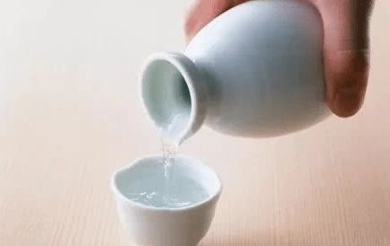 傷肝的3種酒再饞也別碰，不少人當(dāng)成寶整箱囤，專(zhuān)家提醒喝咖啡替代有講究